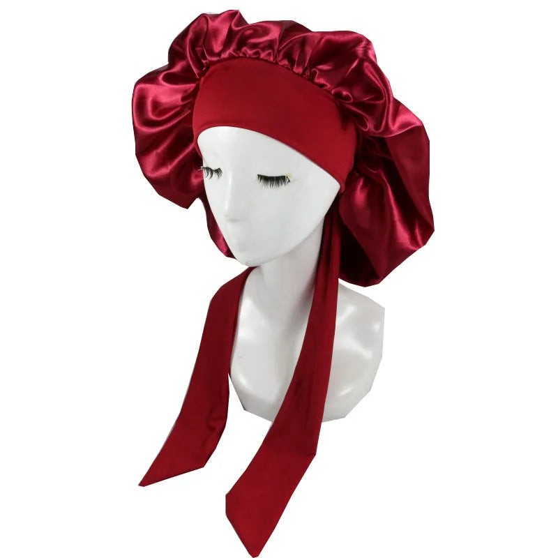 Bonnet en satin rouge avec bande réglable, conçu pour protéger les cheveux bouclés, frisés et crépus pendant la nuit et le jour