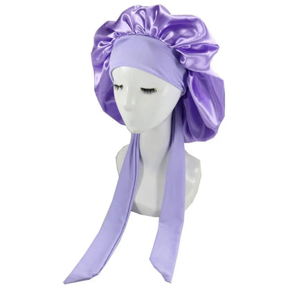 Bonnet en satin violet avec bande réglable, conçu pour protéger les cheveux bouclés, frisés et crépus pendant la nuit et le jour